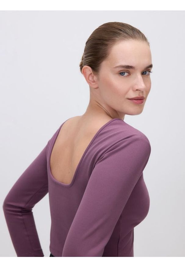 Reserved - Top z rękawem 3/4 - ciemnofioletowy. Kolor: fioletowy. Materiał: dzianina. Długość: krótkie