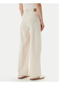 Mustang Jeansy Luise 1016209 Écru Wide Fit. Kolor: kremowy #5