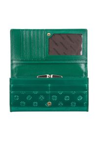 Wittchen - Damski portfel skórzany tłoczony w monogram zielony. Kolor: zielony. Materiał: lakier, skóra