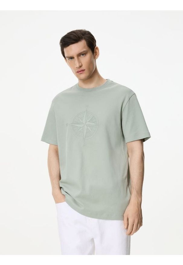 Reserved - T-shirt regular z nadrukiem - jasnoturkusowy. Kolor: turkusowy. Materiał: bawełna, dzianina. Wzór: nadruk