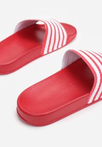 Born2be - Czerwone Klapki Sinanea. Okazja: na plażę. Nosek buta: okrągły. Kolor: czerwony. Materiał: jeans, guma. Sezon: lato. Obcas: na płaskiej podeszwie #6