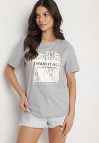 Born2be - Jasnoszary Bawełniany T-shirt Ozdobiony Nadrukiem Nelltaria. Okazja: na co dzień. Kolor: szary. Materiał: bawełna. Wzór: aplikacja, nadruk. Sezon: lato, wiosna. Styl: elegancki, casual #7