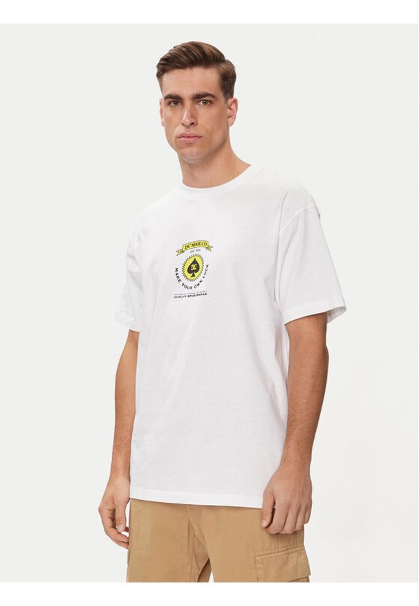 DC Shoes T-Shirt Lucky Hand Hss ADYZT05366 Biały Regular Fit. Kolor: biały. Materiał: bawełna