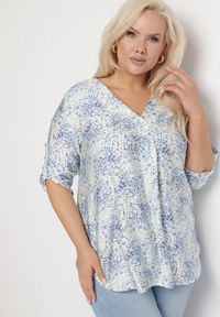 Born2be - Niebieska Bluzka z Wiskozą w Abstrakcyjny Print Silzia. Kolekcja: plus size. Kolor: niebieski. Materiał: wiskoza. Wzór: nadruk #5