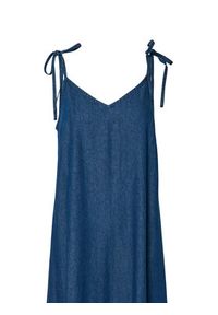 Pieces Sukienka jeansowa Tenim 17157940 Granatowy Loose Fit. Kolor: niebieski. Materiał: bawełna