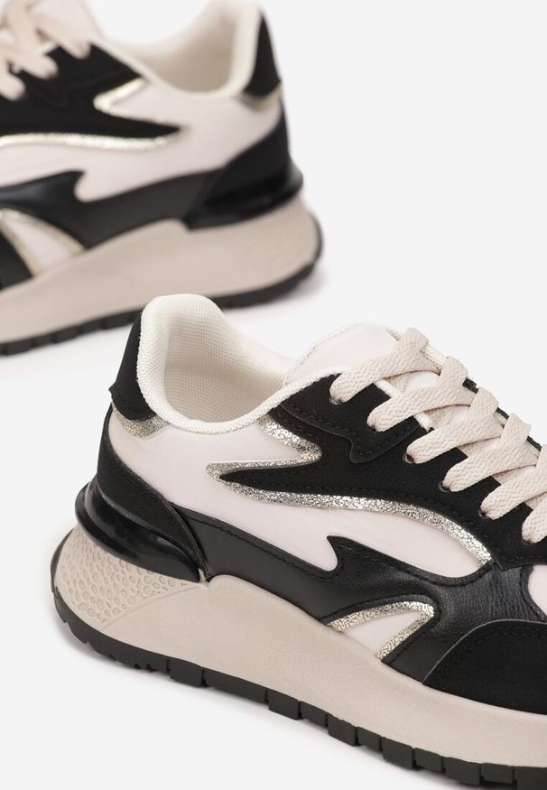 Renee - Czarne Sznurowane Sneakersy na Grubej Podeszwie Kylynn. Kolor: czarny