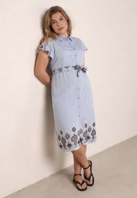 Born2be - Niebieska Wiskozowa Sukienka Koszulowa Zdobiona Haftem i Wiązanym Paskiem Telonesa. Okazja: na co dzień. Kolekcja: plus size. Kolor: niebieski. Materiał: wiskoza. Wzór: aplikacja, haft. Typ sukienki: koszulowe. Styl: casual #1