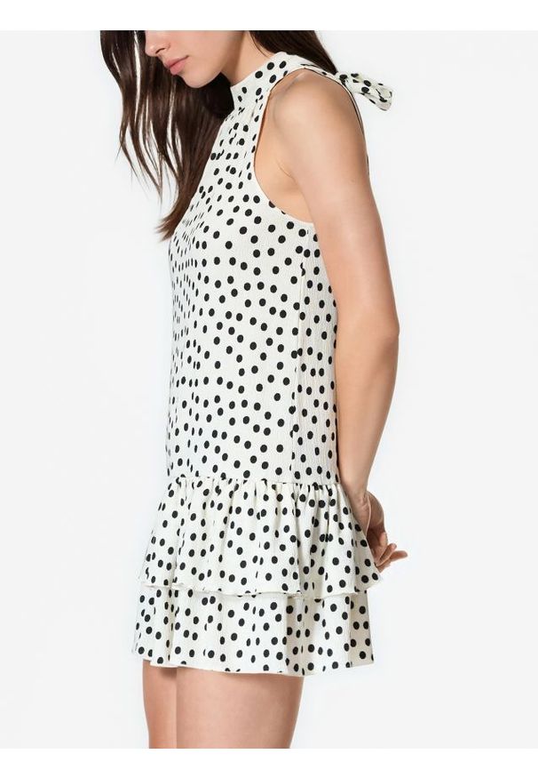 Reserved - Sukienka mini w groszki - beżowy. Kolor: beżowy. Materiał: dzianina. Wzór: grochy. Długość: mini