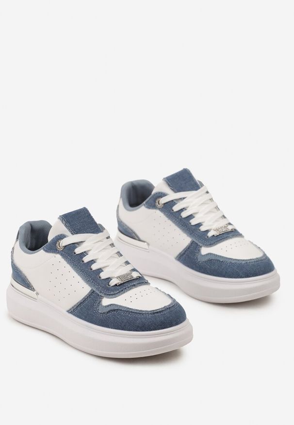 Born2be - Biało-Niebieskie Sneakersy na Grubej Podeszwie z Metaliczną Wstawką i Cyrkoniami Letta. Nosek buta: okrągły. Zapięcie: sznurówki. Kolor: biały. Materiał: materiał. Obcas: na obcasie. Wysokość obcasa: niski