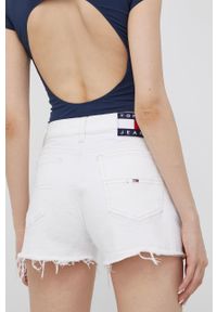 Tommy Jeans szorty jeansowe BF0192 damskie kolor biały gładkie high waist. Stan: podwyższony. Kolor: biały. Materiał: materiał, bawełna. Wzór: gładki