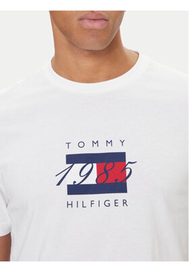 TOMMY HILFIGER - Tommy Hilfiger T-Shirt Linear Flag MW0MW41338 Biały Regular Fit. Kolor: biały. Materiał: bawełna