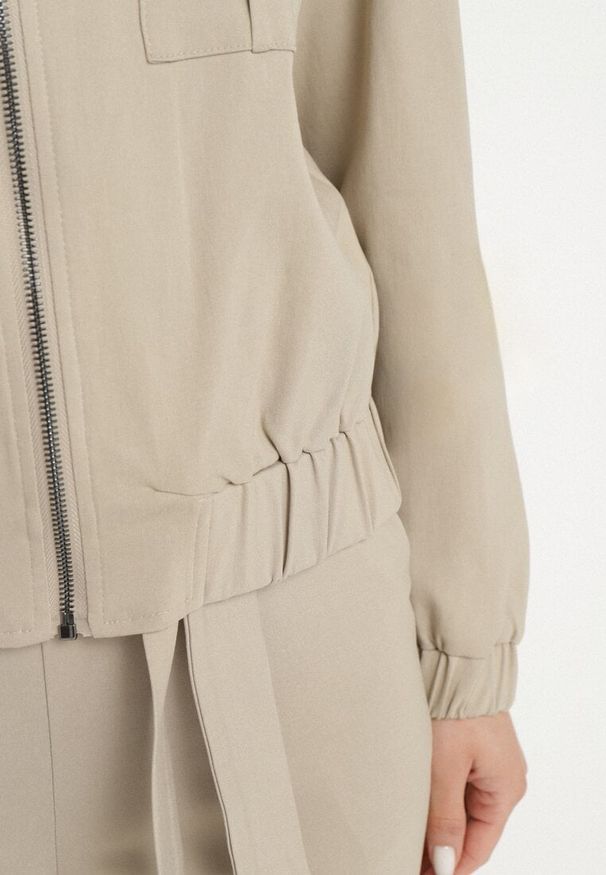 Born2be - Beżowy Komplet Dresowy z Wiskozą Bluza z Kołnierzykiem i Spodnie Katirienne. Kolor: beżowy. Materiał: dresówka, wiskoza