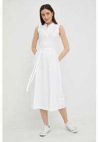 TOMMY HILFIGER - Tommy Hilfiger sukienka kolor biały midi prosta. Okazja: na co dzień. Kolor: biały. Materiał: bawełna, dzianina. Wzór: gładki. Typ sukienki: proste. Styl: casual. Długość: midi