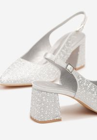 Renee - Srebrne Sandały na Słupku Slingback Ozdobione Cyrkoniami Melanetta. Okazja: na co dzień, na imprezę, do pracy, na spotkanie biznesowe. Zapięcie: sprzączka. Kolor: srebrny. Wzór: aplikacja. Obcas: na słupku. Styl: biznesowy, klasyczny, casual. Wysokość obcasa: średni #3