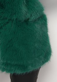 Born2be - Zielona Kamizelka z Futerka Ozdobiona Wstawkami z Ekoskóry Robenissa. Kolor: zielony. Materiał: futro. Wzór: aplikacja #4