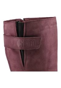 Bordowe Kozaki Simen Damskie Modne Ocieplane Buty. Okazja: na co dzień. Zapięcie: pasek. Kolor: czerwony. Szerokość cholewki: normalna. Materiał: jeans. Sezon: zima, jesień. Obcas: na obcasie. Styl: casual, rockowy, elegancki. Wysokość obcasa: średni #3