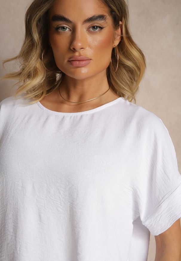 Renee - Biała Bluzka w Stylu Nietoperza Fadeasia. Okazja: na co dzień. Typ kołnierza: dekolt w serek. Kolor: biały. Styl: casual