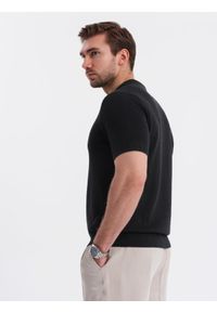 Ombre Clothing - Bawełniana męska koszulka polo ze strukturalnej dzianiny – czarna V5 OM-POSS-0117 - XXL. Okazja: na co dzień, do pracy. Typ kołnierza: polo. Kolor: czarny. Materiał: bawełna, dzianina. Długość: krótkie. Styl: elegancki, casual #5