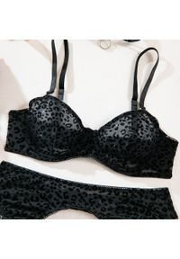 Intica - Komplet bielizny trzyczęściowy z eleganckimi detalami Alizee. Kolor: czarny. Materiał: tkanina, materiał #6