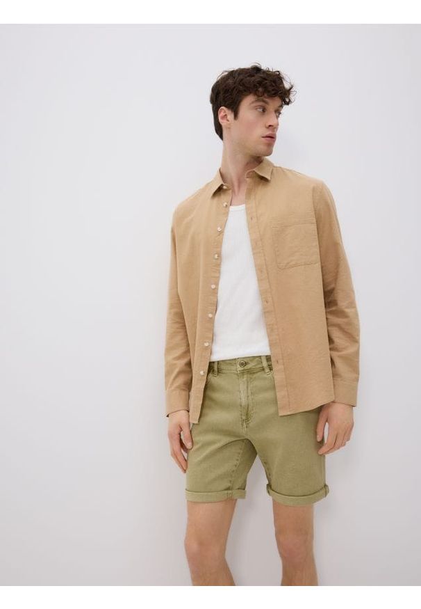 Reserved - Jeansowe szorty slim fit - zielony. Kolor: zielony. Materiał: jeans