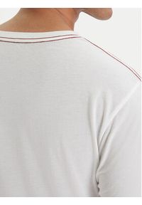RVCA T-Shirt Big M420VRBI Biały Slim Fit. Kolor: biały. Materiał: syntetyk, bawełna #4