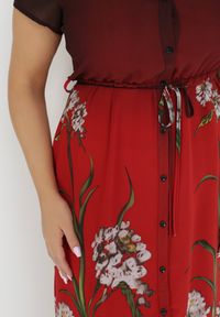 Born2be - Bordowa Sukienka Eripheis. Kolor: czerwony. Materiał: wiskoza, tkanina. Długość rękawa: krótki rękaw. Wzór: gładki, kwiaty. Typ sukienki: koszulowe. Długość: midi