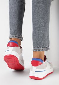 Born2be - Biało-Szare Sneakersy Xeinco. Wysokość cholewki: przed kostkę. Nosek buta: okrągły. Kolor: szary. Materiał: materiał, dresówka, jeans. Szerokość cholewki: normalna. Wzór: kolorowy #6