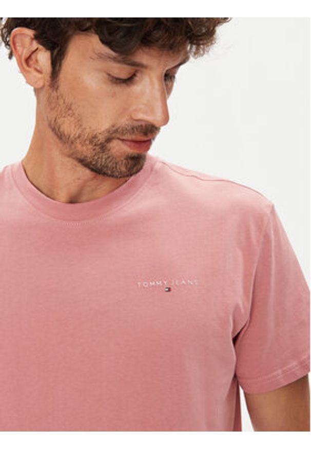 Tommy Jeans T-Shirt Linear Chest DM0DM21780 Różowy Slim Fit. Kolor: różowy. Materiał: bawełna