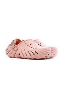 Buty do chodzenia męskie Crocs Echo Clog. Kolor: beżowy, różowy, wielokolorowy. Materiał: guma, syntetyk, materiał. Sport: turystyka piesza