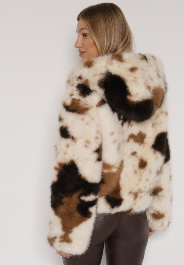 Born2be - Brązowo-Beżowa Kurtka Futerko o Dwurzędowym Kroju Oversize Nevisa. Okazja: na co dzień. Kolor: beżowy. Materiał: futro. Styl: casual, elegancki