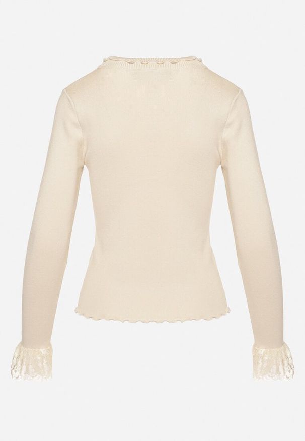 Born2be - Beżowy Sweter z Wiskozą Wykończony Koronką na Rękawach Verinara. Kolor: beżowy. Materiał: wiskoza, koronka. Wzór: koronka. Styl: klasyczny
