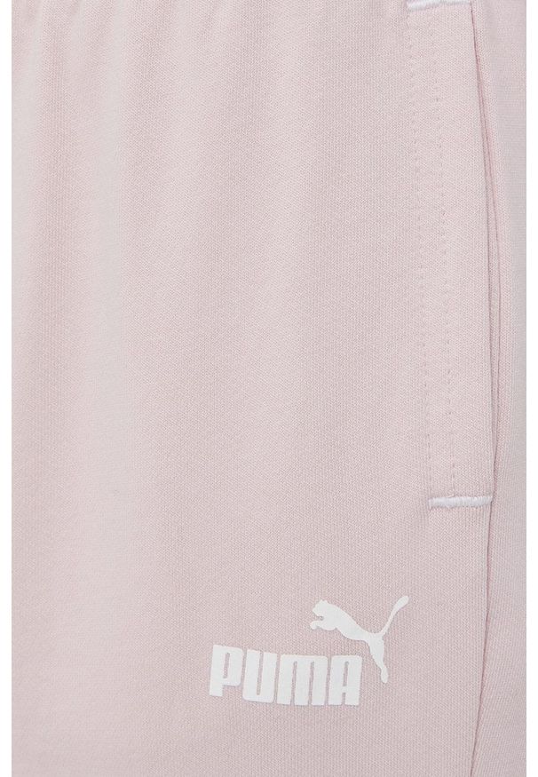 Puma spodnie bawełniane damskie kolor różowy z nadrukiem. Kolor: różowy. Materiał: bawełna. Wzór: nadruk