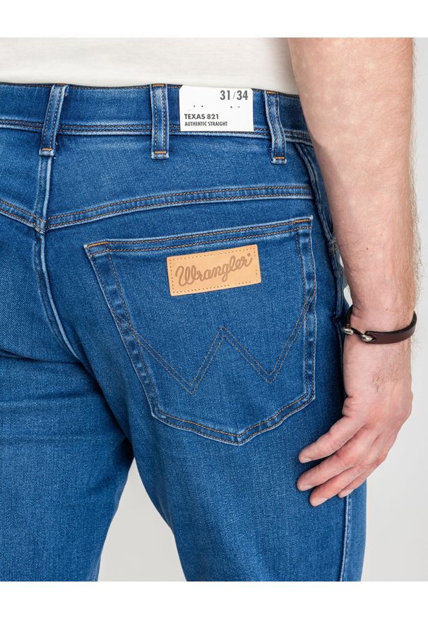 Wrangler - SPODNIE JEANSOWE MĘSKIE WRANGLER TEXAS RUSTIC 112352715. Okazja: na co dzień, do pracy. Sezon: lato. Styl: casual, klasyczny