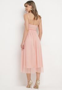 Born2be - Różowa Sukienka na Ramiączkach z Gumką w Talii i Falbanką Watalia. Okazja: na imprezę. Kolor: różowy. Materiał: materiał. Długość rękawa: na ramiączkach. Sezon: lato #7