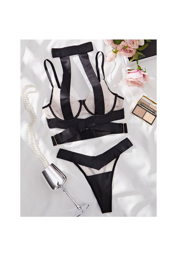 Intica - Komplet bielizny z ozdobnymi pasami podkreślający sylwetkę Irmentraut. Kolor: wielokolorowy. Materiał: materiał. Wzór: paski