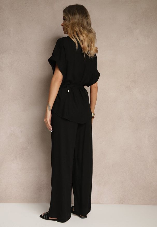 Renee - Czarny Komplet z Bawełną Spodnie i Koszula z Paskiem Rinaretea. Kolor: czarny. Materiał: bawełna. Wzór: aplikacja