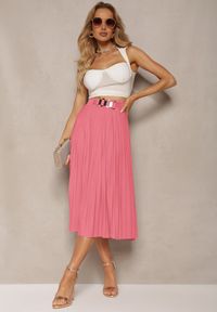 Renee - Różowa Spódnica z Plisami High Waist z Paskiem i Metalową Ozdobą Ellveta. Stan: podwyższony. Kolor: różowy. Materiał: tkanina. Wzór: aplikacja #5