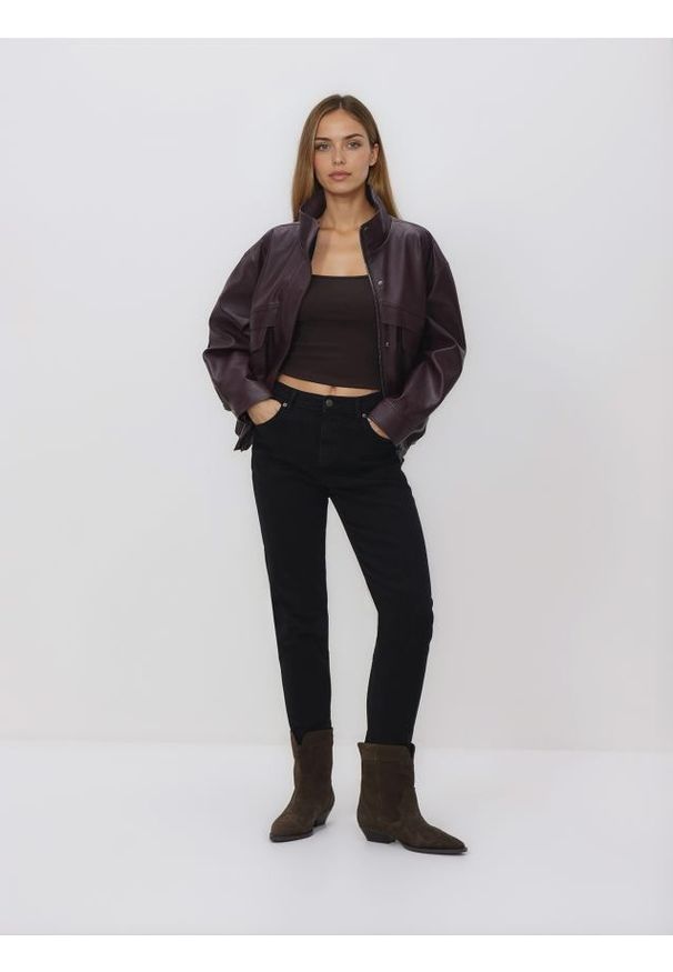 Reserved - T-shirt z wiskozą - ciemnobrązowy. Kolor: brązowy. Materiał: wiskoza