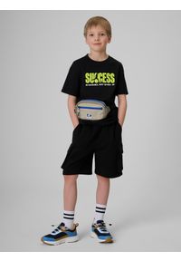 4f - 4F T-shirt regular z nadrukiem chłopięcy - biały 128 (7-8 lat). Okazja: na spacer, na co dzień, na uczelnię. Kolor: czarny. Materiał: dzianina, materiał, dresówka, bawełna, skóra, jeans. Wzór: nadruk. Sezon: lato. Styl: casual, sportowy #2
