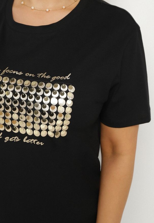 Born2be - Czarny T-shirt Bawełniany Ozdobiony Cekinami Lirenell. Okazja: na co dzień, do pracy. Kolor: czarny. Materiał: bawełna. Wzór: aplikacja. Styl: glamour, klasyczny, casual