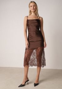 Born2be - Brązowa Koktajlowa Sukienka z Satyny Ozdobiona Koronką Palinca. Okazja: na co dzień, na imprezę. Kolor: brązowy. Materiał: satyna, koronka. Długość rękawa: na ramiączkach. Wzór: aplikacja, koronka. Styl: wizytowy #5