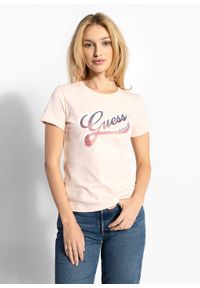 Guess - Koszulka damska GUESS SS CN SHADED LOGO TEE. Kolor: różowy. Sport: turystyka piesza #1