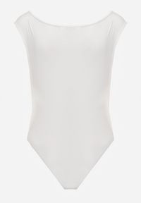 Renee - Białe Kopertowe Body Bez Rękawów Edalwen. Okazja: na imprezę. Kolor: biały. Materiał: skóra. Długość rękawa: bez rękawów. Styl: elegancki #5