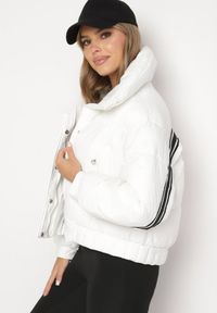 Born2be - Biała Pikowana Kurtka o Kroju Oversize ze Ściągaczem i Kieszeniami Zinnova. Okazja: na co dzień. Kolor: biały. Materiał: jeans. Długość rękawa: długi rękaw. Długość: długie. Styl: casual, klasyczny, elegancki #5