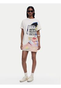 Desigual Sukienka codzienna Berlin 25SWVK20 Beżowy Regular Fit. Okazja: na co dzień. Kolor: beżowy. Materiał: bawełna. Typ sukienki: proste. Styl: casual