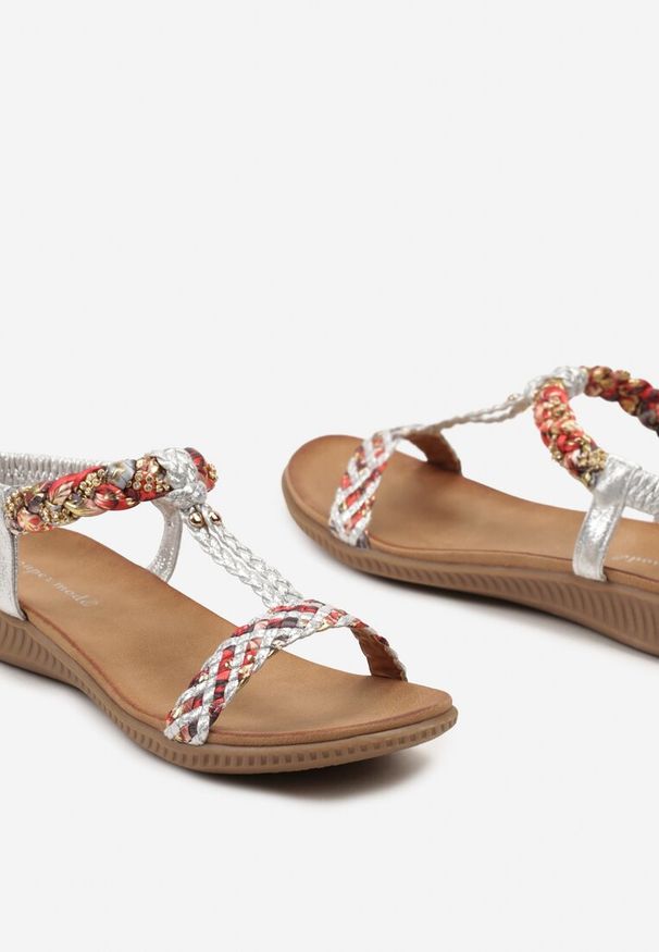 Renee - Srebrne Sandały Ozdobione Cyrkoniami na Plecionych Paskach Piabella. Okazja: na co dzień, na imprezę. Zapięcie: pasek. Kolor: srebrny. Materiał: len. Wzór: aplikacja. Sezon: lato. Styl: casual, wizytowy