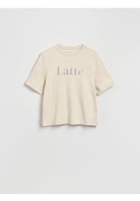 Reserved - T-shirt z haftowanym napisem - beżowy. Kolor: beżowy. Materiał: dzianina, bawełna. Wzór: haft, napisy