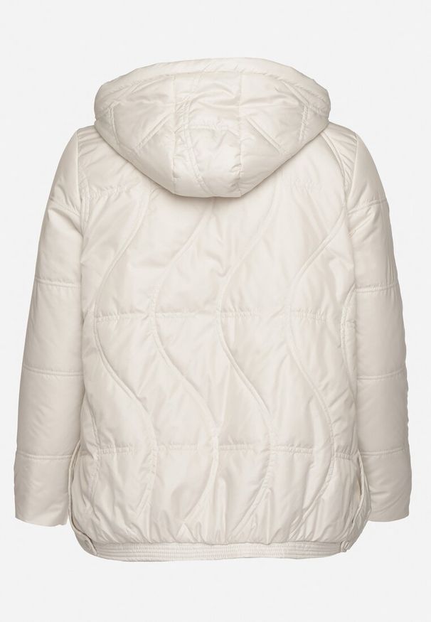 Born2be - Jasnobeżowa Pikowana Kurtka z Odpinanym Kapturem i Kieszeniami Vilbia. Okazja: na co dzień, na spacer. Kolekcja: plus size. Kolor: beżowy. Materiał: poliester, jeans. Styl: sportowy, elegancki, casual