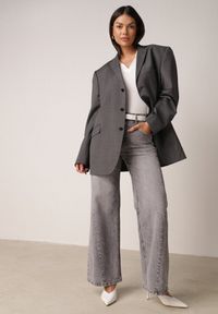 Born2be - Szare Bawełniane Jeansy o Szerokim Kroju z Wysokim Stanem i Przetarciami Ryrixia. Okazja: na co dzień. Stan: podwyższony. Kolor: szary. Styl: casual, klasyczny #1