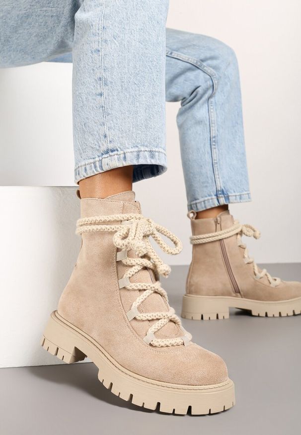 Born2be - Beżowe Botki na Grubej Podeszwie z Ozdobnym Sznurowaniem Innarisse. Okazja: na co dzień. Zapięcie: sznurówki. Kolor: beżowy. Materiał: jeans. Obcas: na obcasie. Styl: casual, elegancki, rockowy. Wysokość obcasa: średni